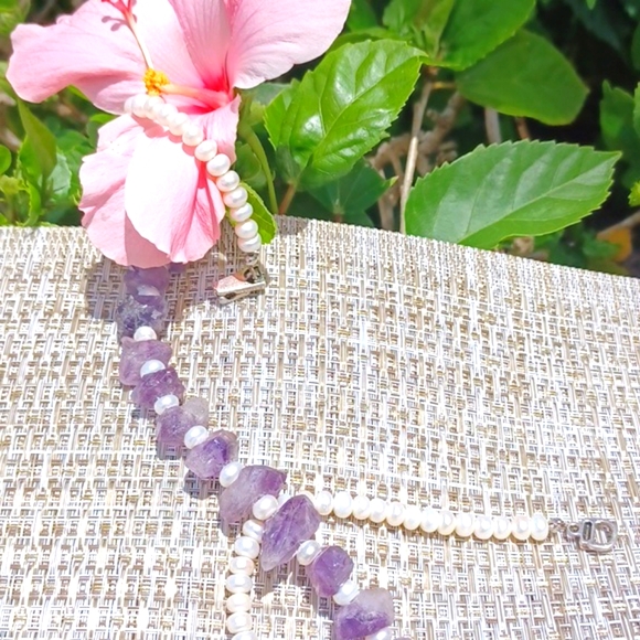 NWOT.Beautiful amethyst  and fresh water pearl necklace - Picture 5 of 9